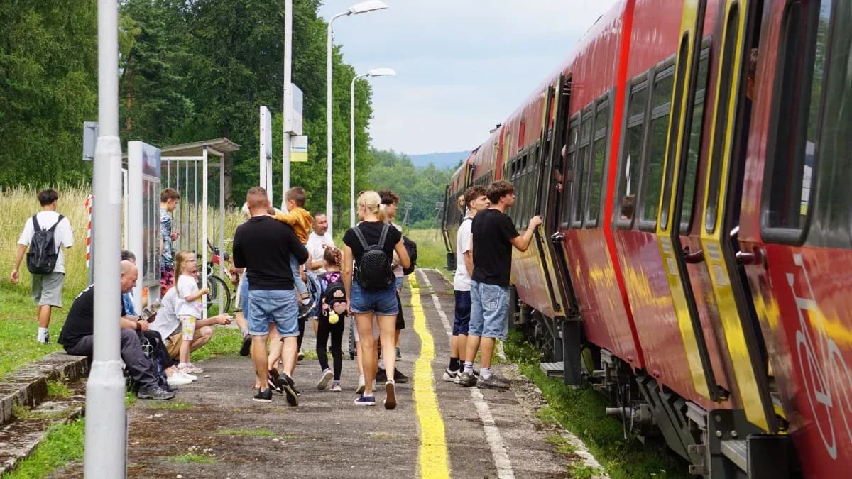 Jak dojechać do Kazimierza Dolnego pociągiem - proste połączenia i przesiadki