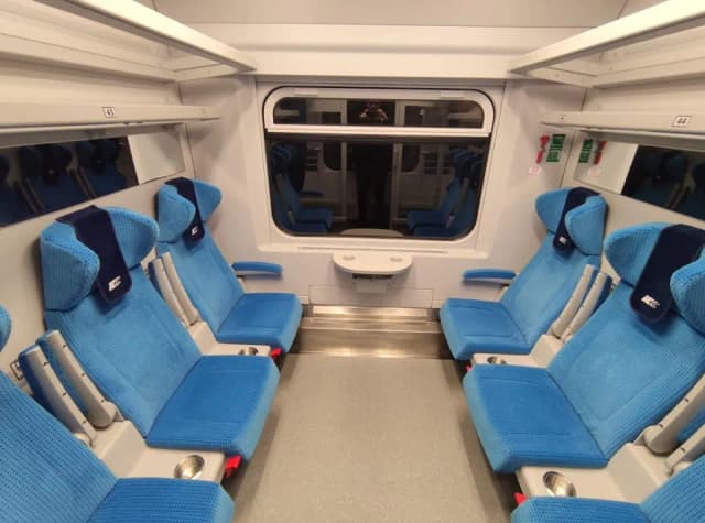 Czym się różni TLK od InterCity? Kluczowe różnice, które musisz znać