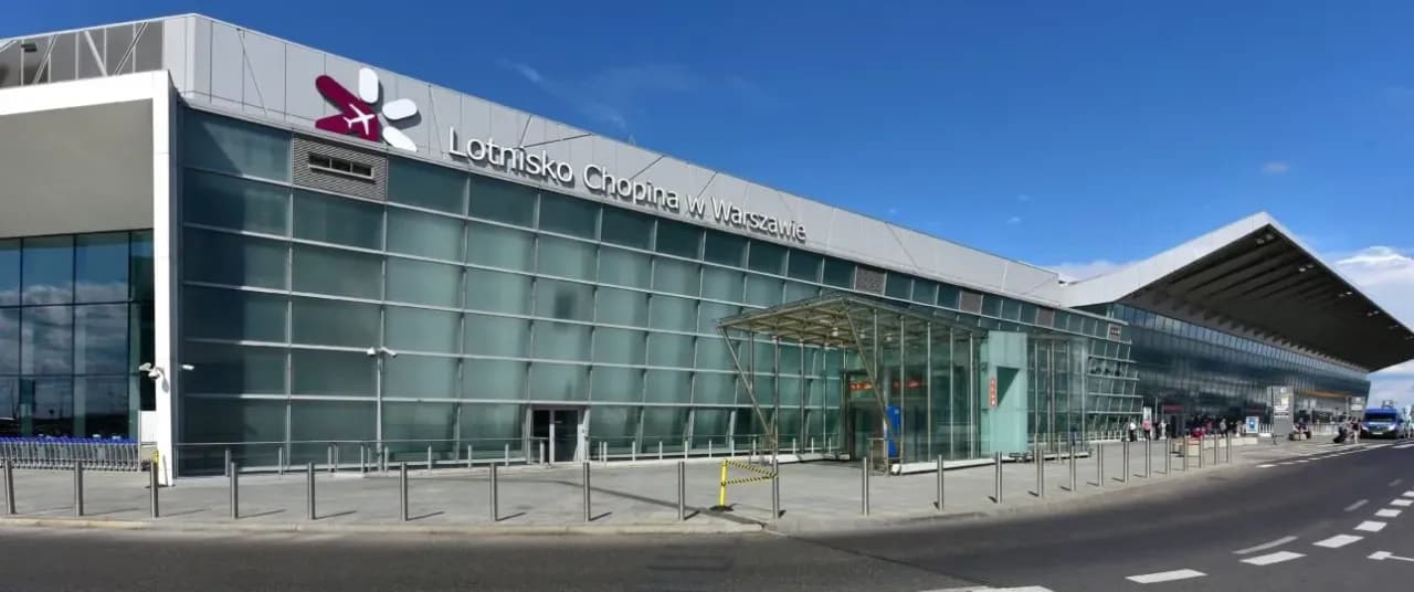 Jak dojechać z dworca Warszawa Centralna na lotnisko Chopina bez stresu