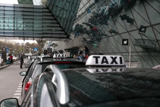 Ile kosztuje taxi z lotniska w Gdańsku na dworzec PKP? Sprawdź ceny