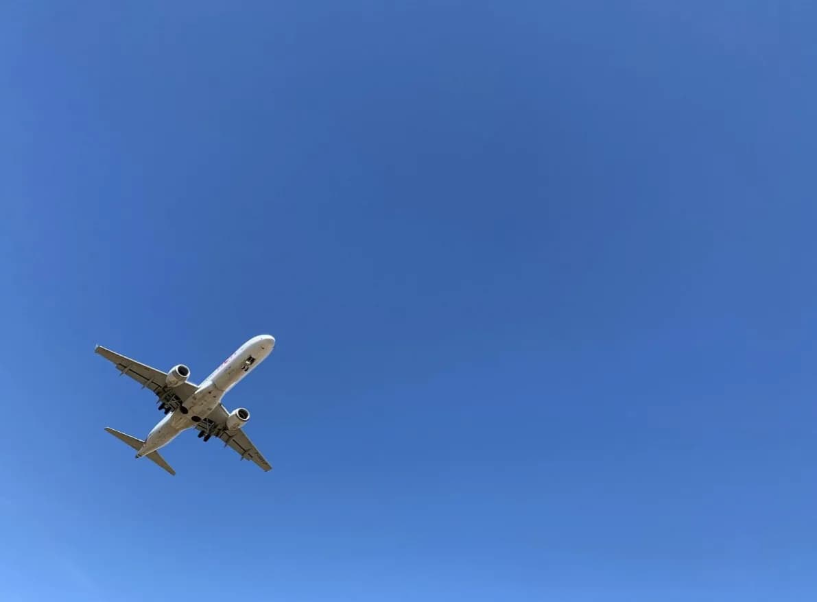 Czas w samolocie może minąć szybciej, niż myślisz – sprawdź jak!