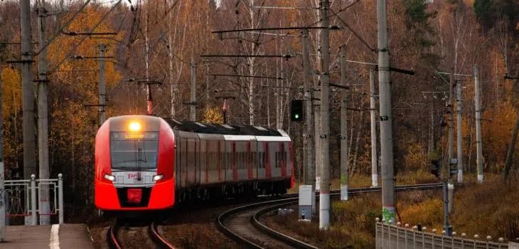 Jak zostać maszynistą pociągu? Odkryj wymagania i szkolenie krok po kroku