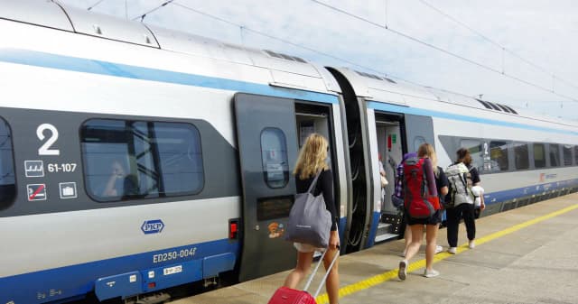 Czy można kupić bilet intercity w kasie? Sprawdź możliwości i lokalizacje