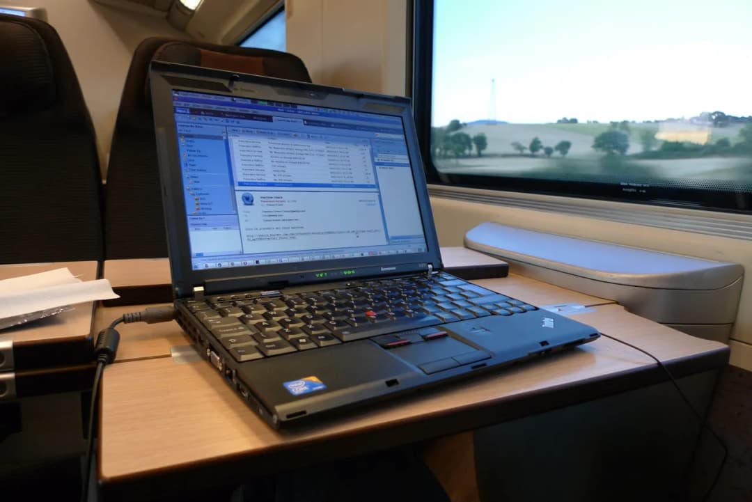 Czy w PKP Intercity jest Wi-Fi? Sprawdź, gdzie jest dostępne i jak działa