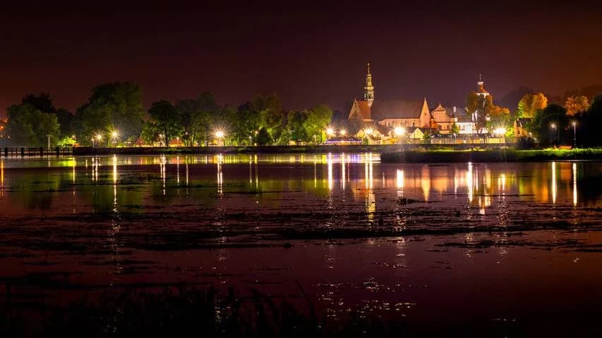 Wąchock atrakcje, które zaskoczą każdego turystę i warto zobaczyć