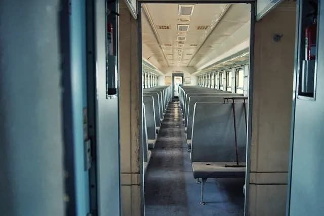 Czym się różni 1 klasa od 2 Intercity? Komfort, ceny i więcej!
