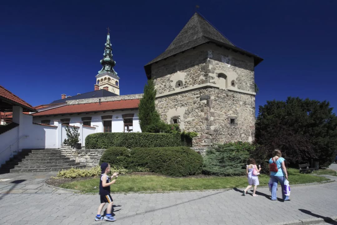 Najlepsze atrakcje w Nowym Jiczynie, które musisz zobaczyć