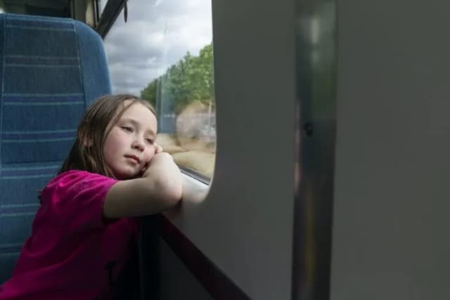 Jak jeździć pociągiem bez stresu - praktyczne porady dla początkujących