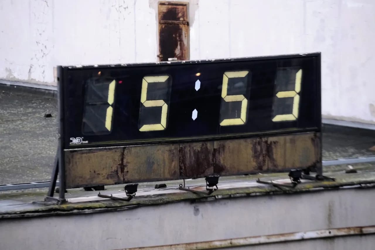 Zegar jak na dworcu – stylowe zegary, które ożywią Twoje wnętrze